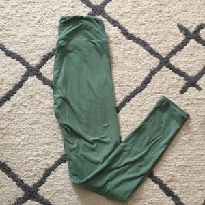 LuLaRoe One Size leggings in light green